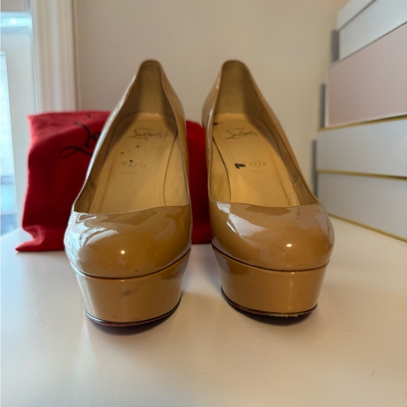 Christian Louboutin Nude Patent Platform Pumps with Red Soles - Picture 2 of 15